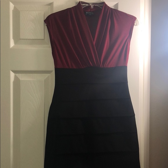Burgundy/black form fitting dress - Picture 1 of 6